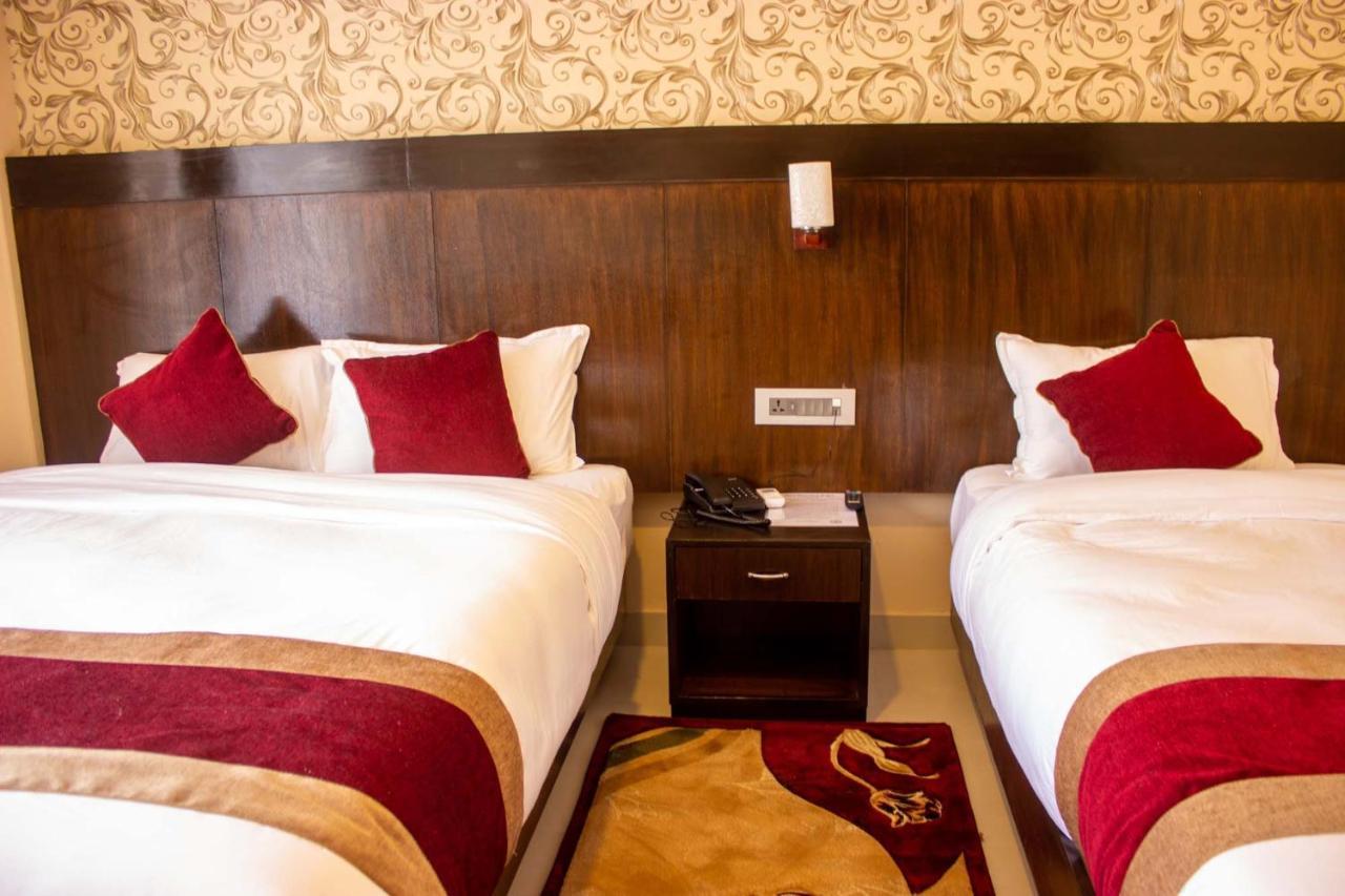 Hotel Silverline Pokhara Eksteriør billede